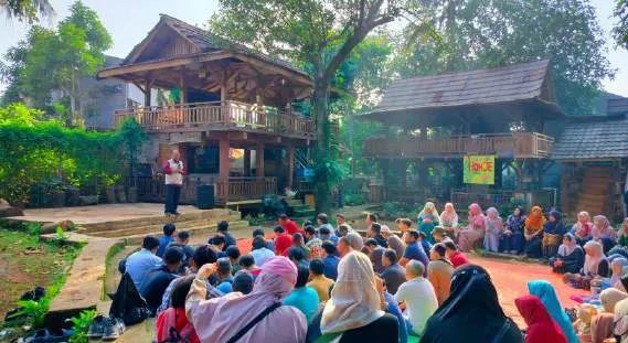 Kegiatan komunitas orang tua di sekolah